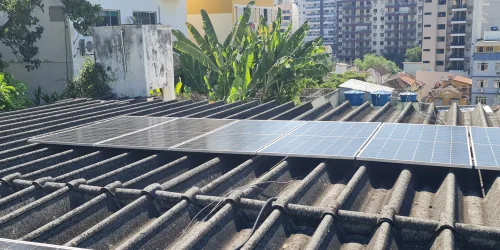 Sistema de energia solar on-grid instalado em Icaraí - Niterói - RJ (foto 3 de 4)