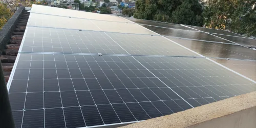 Sistema de energia solar on-grid instalado em Centro - Duque de Caxias - RJ (foto 3 de 4)