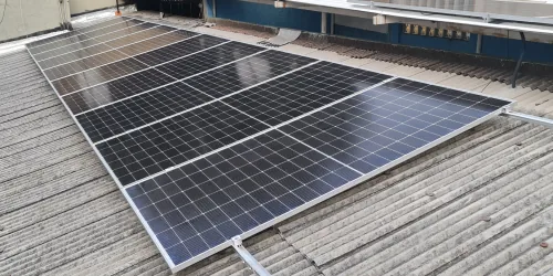Sistema de energia solar on-grid instalado em Centro - Duque de Caxias - RJ (foto 2 de 4)