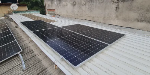 Sistema de energia solar on-grid instalado em Centro - Duque de Caxias - RJ (foto 3 de 4)