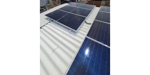 Sistema de energia solar on-grid instalado em Vila São João - São João de Meriti - RJ (foto 4 de 5)