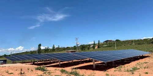 Sistema de energia solar on-grid instalado em Itaperuna - RJ (foto 1 de 3)